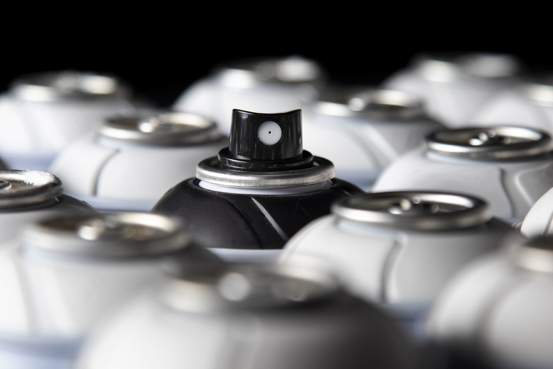 烤漆與自噴漆耐久性對(duì)比分析：工藝、性能與應(yīng)用場(chǎng)景全解析